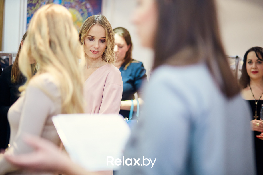 Открытие витрины бренда французской косметики Delarom Paris в магазине «Канцэпт Крама», фото № 69