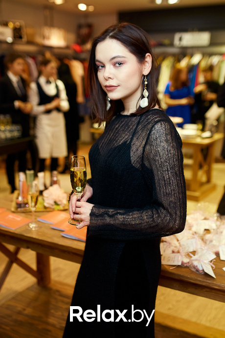 Открытие витрины бренда французской косметики Delarom Paris в магазине «Канцэпт Крама», фото № 35