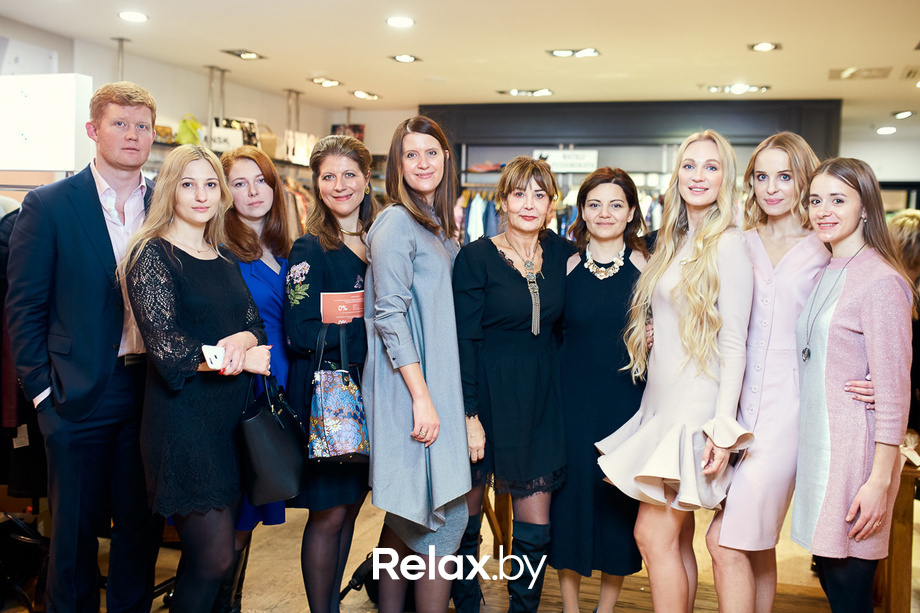 Открытие витрины бренда французской косметики Delarom Paris в магазине «Канцэпт Крама», фото № 109