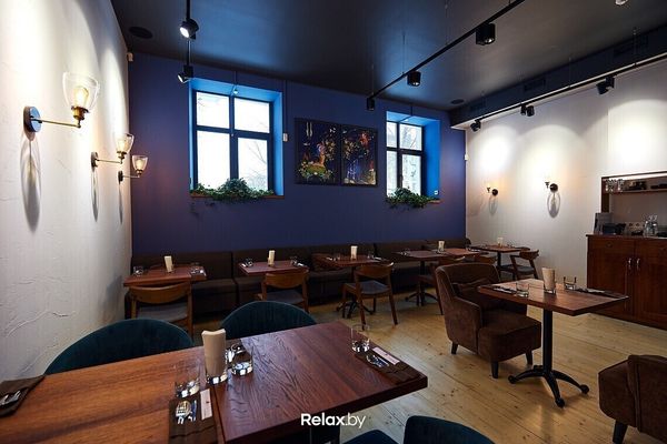 Возле парка Горького открылось демократичное «Вино & Море»