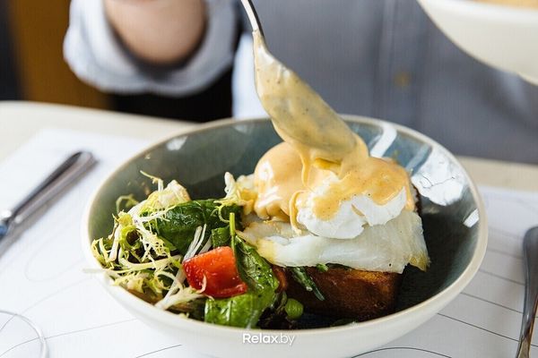 Как приготовить правильный голландский соус для завтрака? Показывает шеф-повар