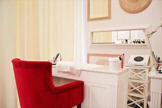 «Сделать ногти и селфи». На Зыбицкой открылась студия маникюра CherryRose