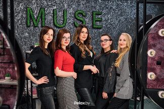 Как выбрать красную помаду? Вместе со стилистом подбираем подходящий оттенок по цветотипу внешности