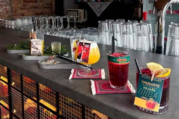 Вы должны это увидеть! В Бресте открылся Единственный дискоквартирник в духе 80-90-х