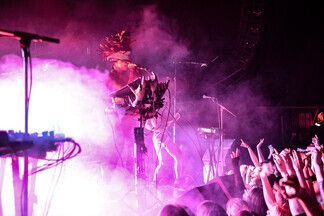 Фотофакт: в Минске выступили эксцентричные британцы IAMX. Посмотрите, как это было