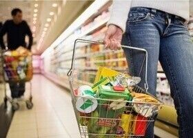 В первый день Нового года продовольственные магазины закроются в 18.00