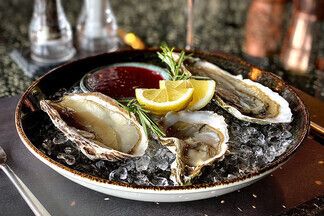 7 вкусных заведений, где еще можно забронировать места на День влюбленных