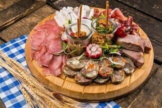 Фотофакт. Ресторан-пивоварня «Друзья» обновил основное меню