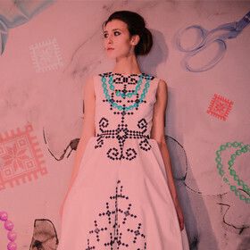 МОДА ПО-НАШЕМУ: ШКОЛА ШИТЬЯ, БЕЛОРУССКИЙ КУТЮР И 70 ПЛАТЬЕВ ИЗ ПЛИТКИ