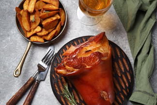 Что подают к пиву в разных странах мира и где попробовать эти блюда в Минске?