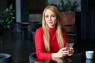 «Можно выбрать мастера и почитать отзывы». Алена Ланская тестирует новый сервис от Relax.by (видео)