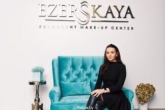 Выглядят неестественно, быстро выпадают, сложно ухаживать? Разбираем с мастером мифы и факты про наращивание ресниц