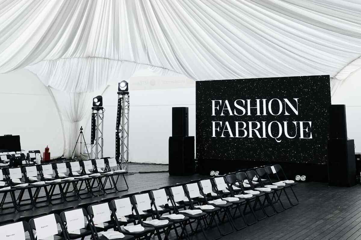 Где-то между небом и подиумом: как прошёл показ Fashion Fabrique в Гольф-клубе