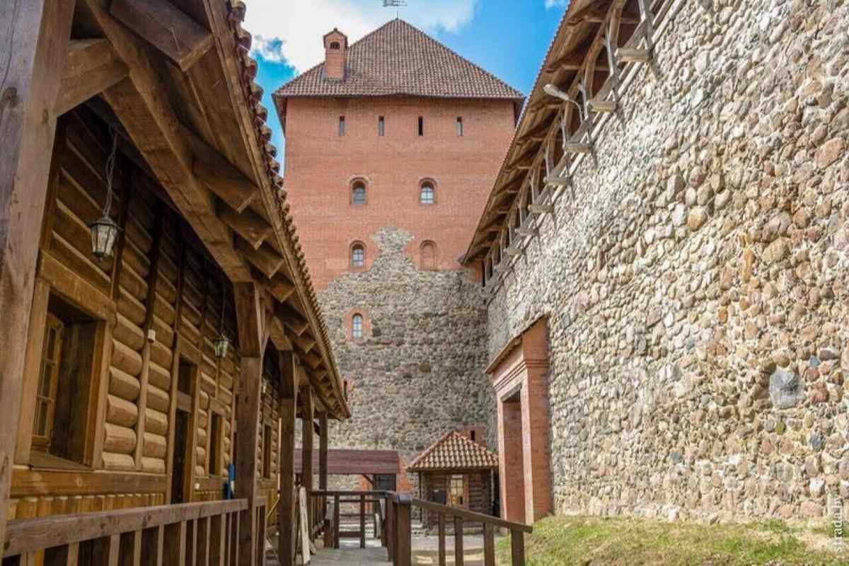 Проверить свой «белорусский» и помочь Лидскому замку получить новый экспонат: в сентябре пройдет «Агульная дыктоўка»