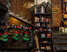 Бар-кальянная HookahPlace Lounge Bar Yakuba Kolasa (ХукаПлейс Лаунж Бар Якуба Коласа), Новогодний интерьер - фото 8