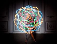 Ведущая  Элли, Неоновое шоу Элли - фото 1