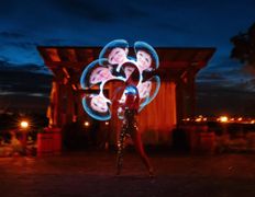 Ведущая  Элли, Неоновое шоу Элли - фото 20