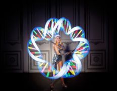 Ведущая  Элли, Неоновое шоу Элли - фото 2