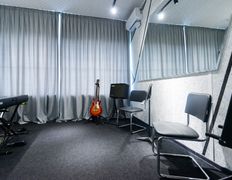 Музыкальная школа Black Line School (Блэк Лайн Скул), Интерьер - фото 15